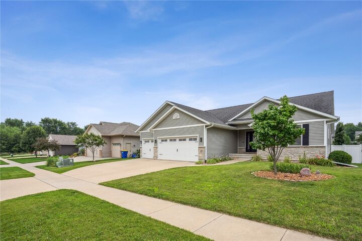 Property Photo: 435 E Jefferson Street IA 52317