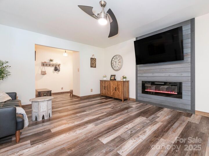 Property Photo:  8340 Meadow Lakes Drive  NC 28210 