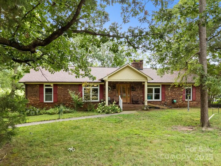Property Photo:  240 Skysail Road  NC 28146