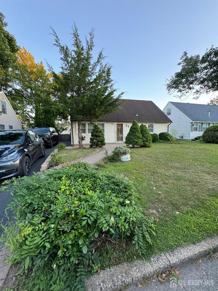44 W Arthur Place  Iselin NJ 08830 photo