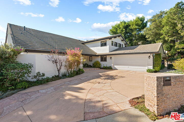 Property Photo: 2601 Cordelia Rd CA 90049