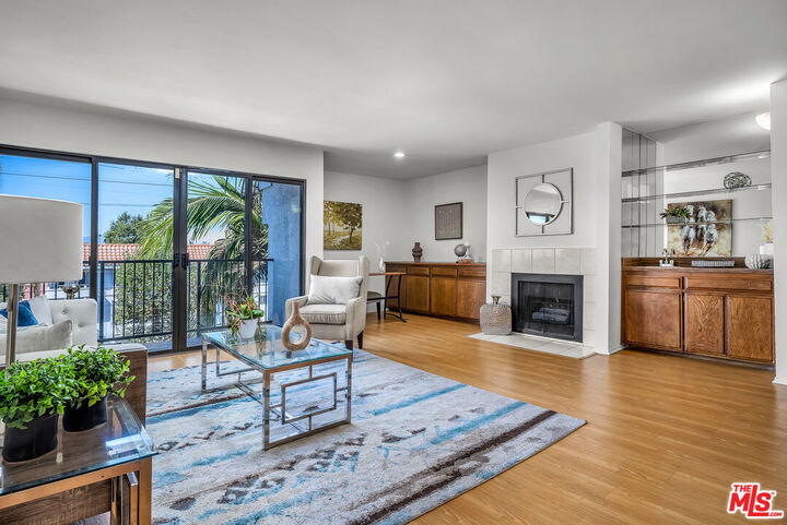 Property Photo: 14804 Magnolia Blvd CA 91403