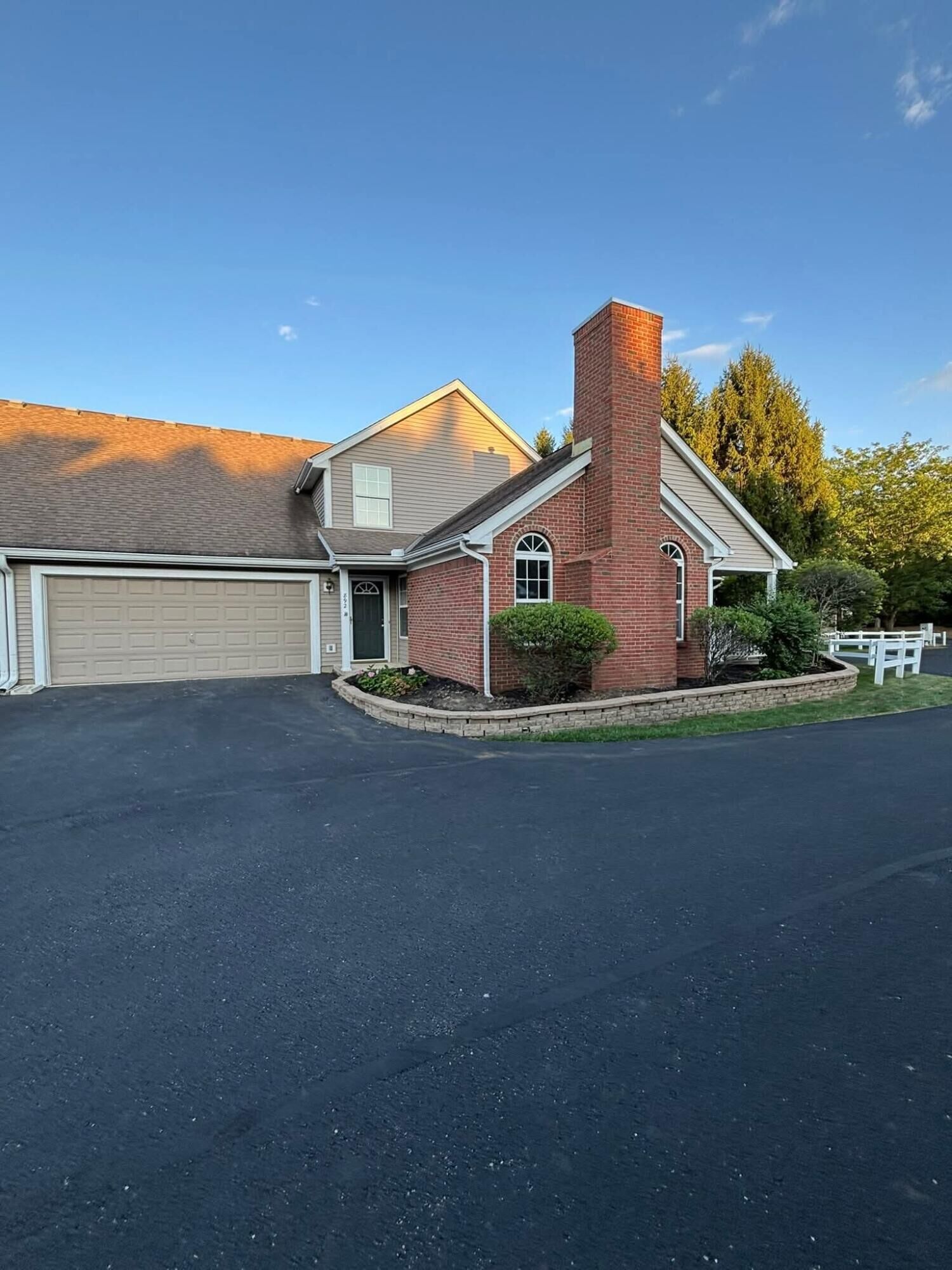 Property Photo: 892 Shelbourne Place OH 43055