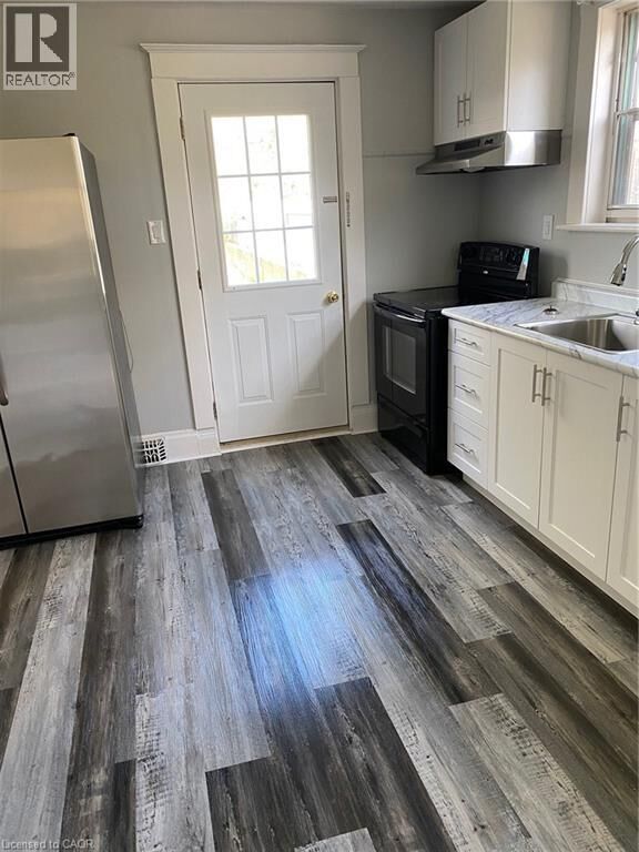 Property Photo:  246 Madison Avenue South  ON N2M 3H4 