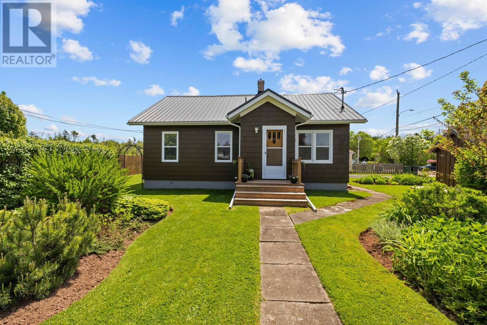 Property Photo:  5 School Street  PE C0A 1W0 