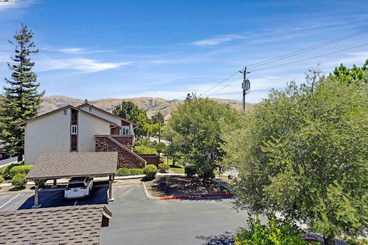 Property Photo: 136 Hackamore Ln CA 94539