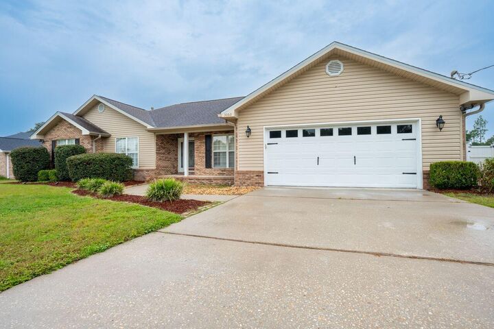 Property Photo: 3060 Skyline Drive FL 32539