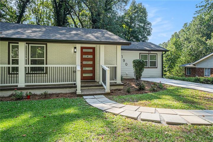 Property Photo: 2190 SW Highview Road SW GA 30311