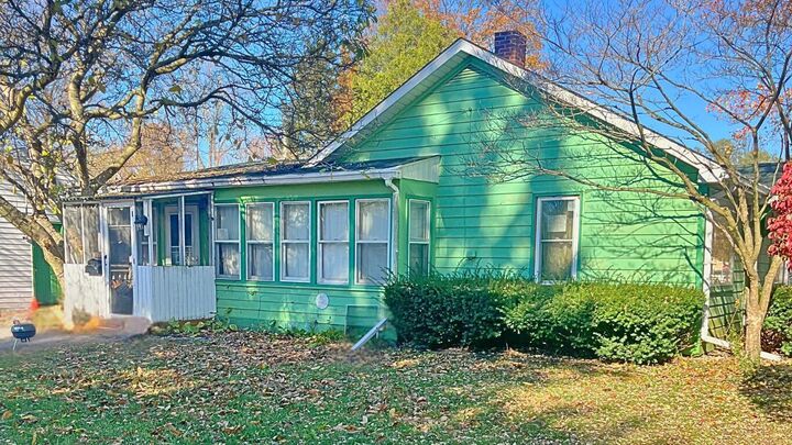 Property Photo: 326 S 11th Street IN 46304