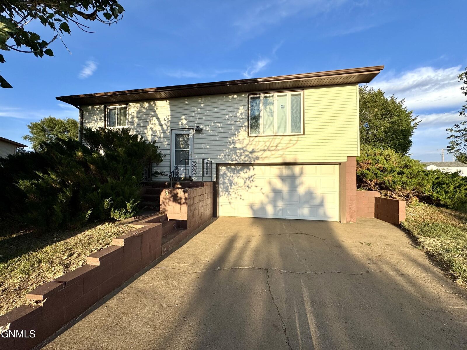 Property Photo: 502 5th Street NW ND 58655