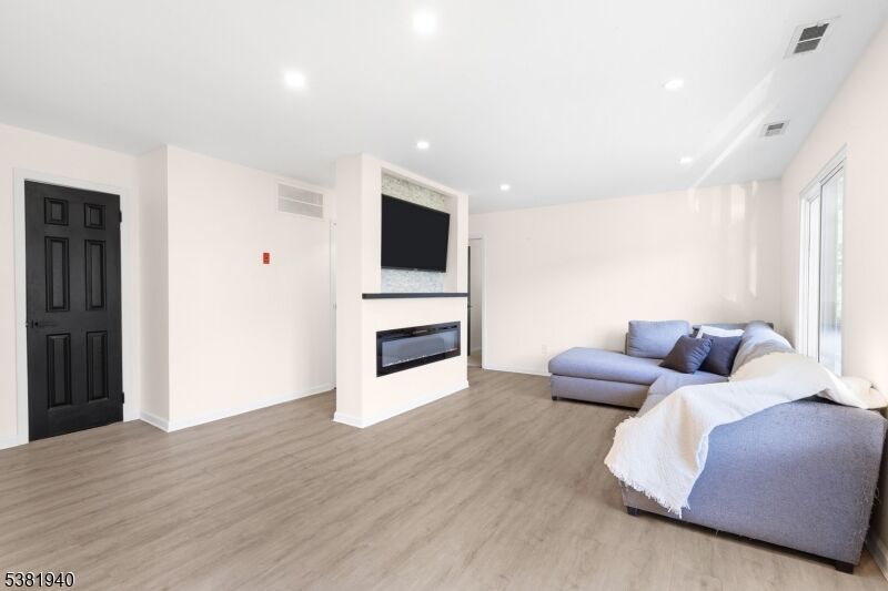 Property Photo:  10186 Dell Pl 186  NJ 07874 