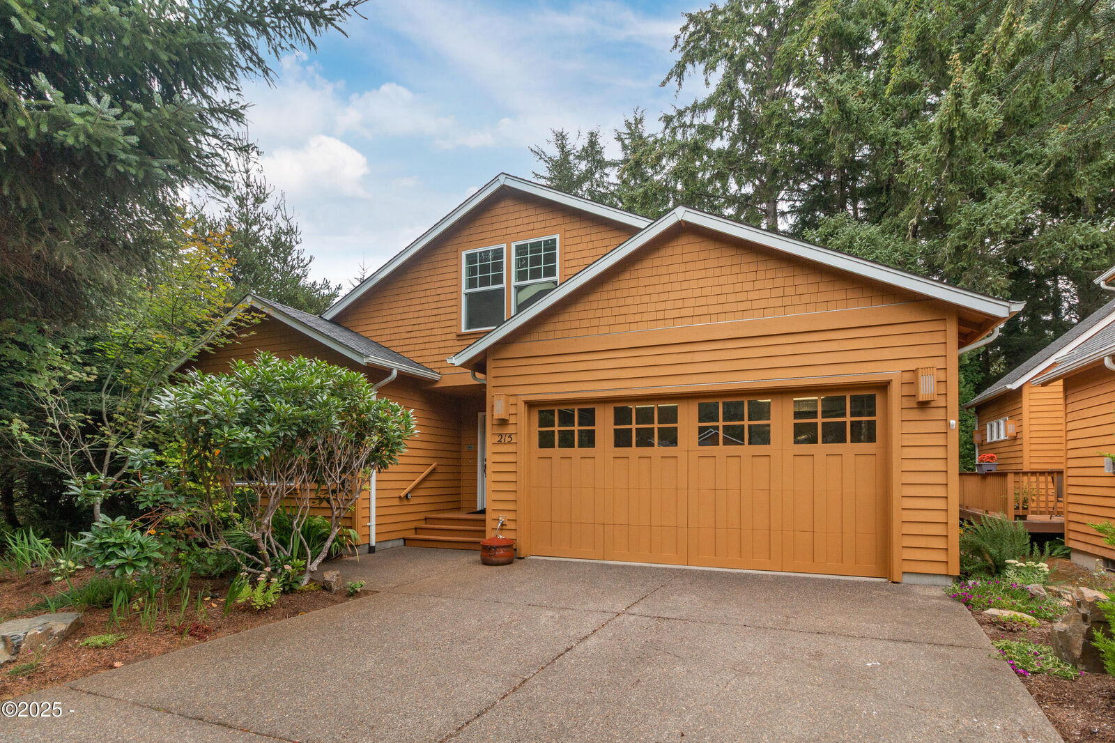Property Photo:  215 Nesting Glade  OR 97341 