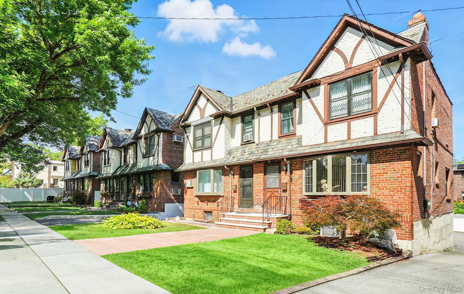 Property Photo:  1245 Rhinelander Avenue  NY 10461 