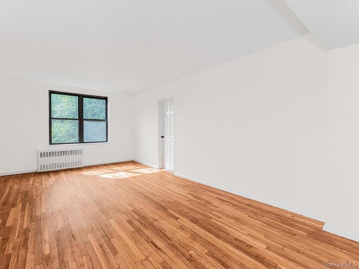 Property Photo: 4315 Webster Avenue 5M NY 10470
