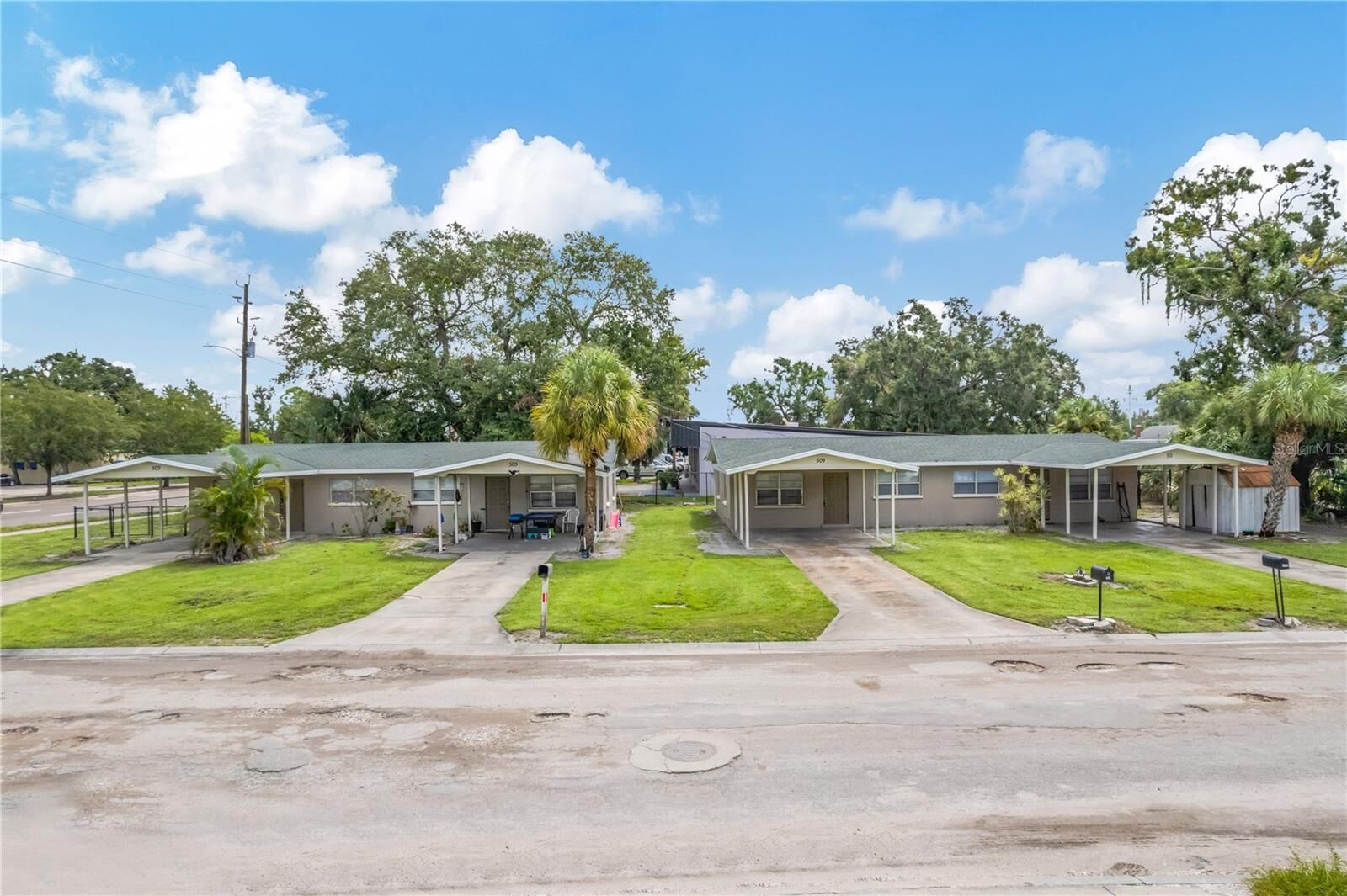 Property Photo: 503 26th Street E FL 34208