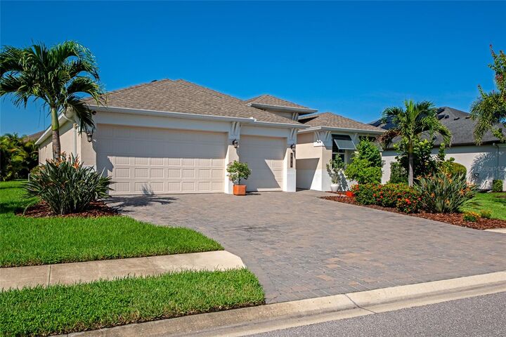 Property Photo: 605 Rosemary Circle FL 34212