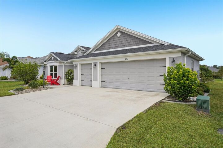 Property Photo:  904 Maynard Path Path  FL 32163 