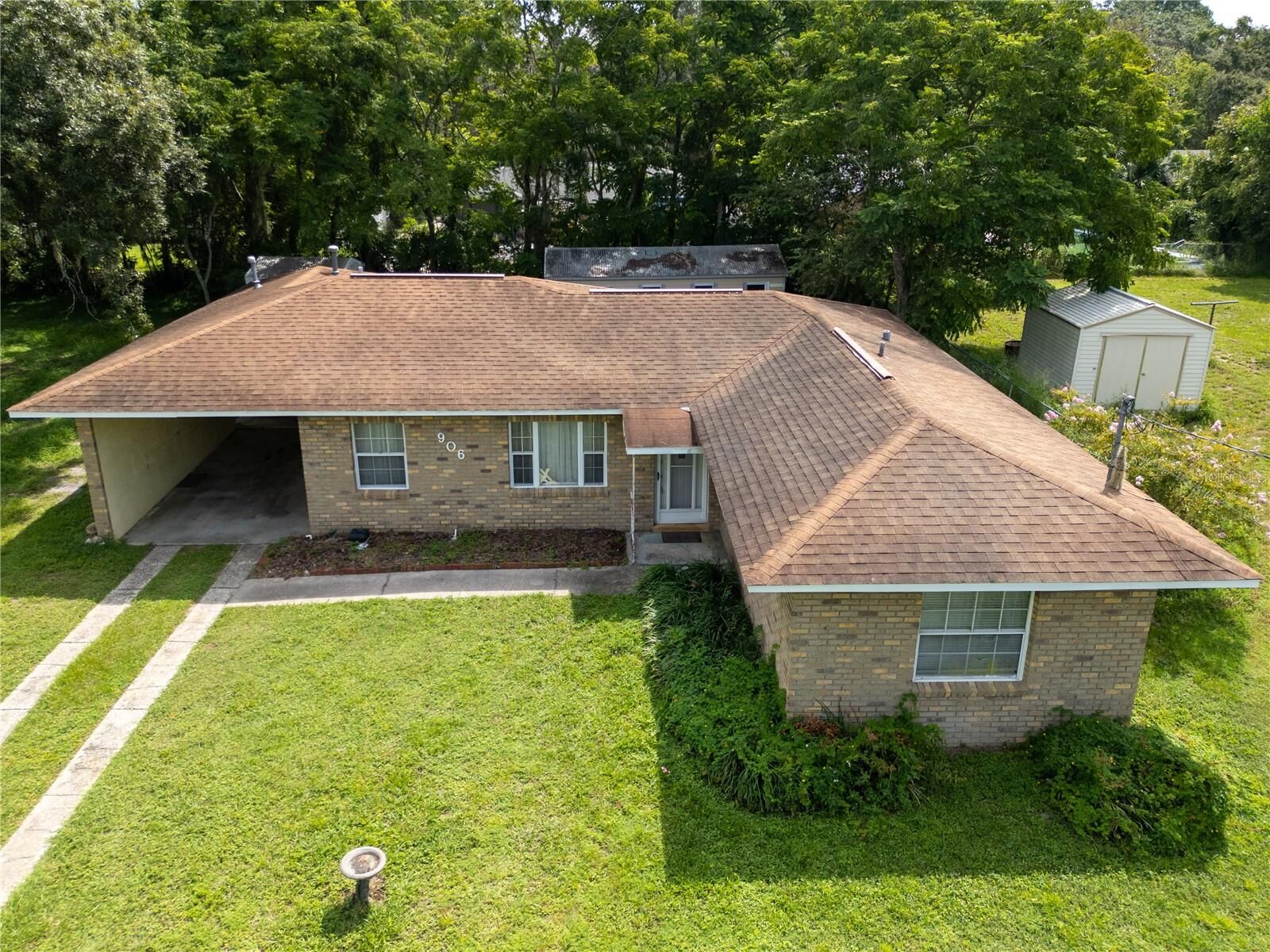 Property Photo: 906 Oak Drive FL 34748
