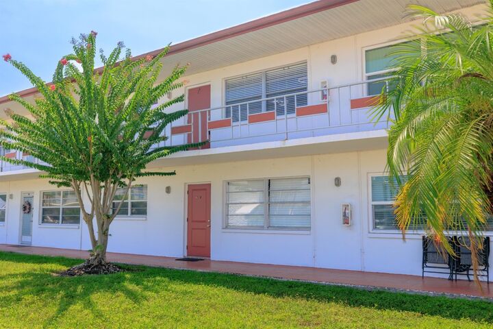 Property Photo: 2050 58th Avenue N 25 FL 33714