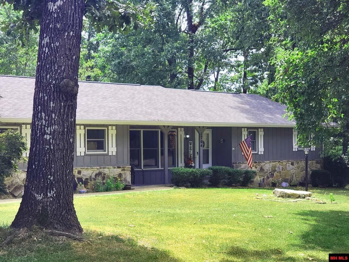 Property Photo:  1704 Eagle Drive  AR 72653 