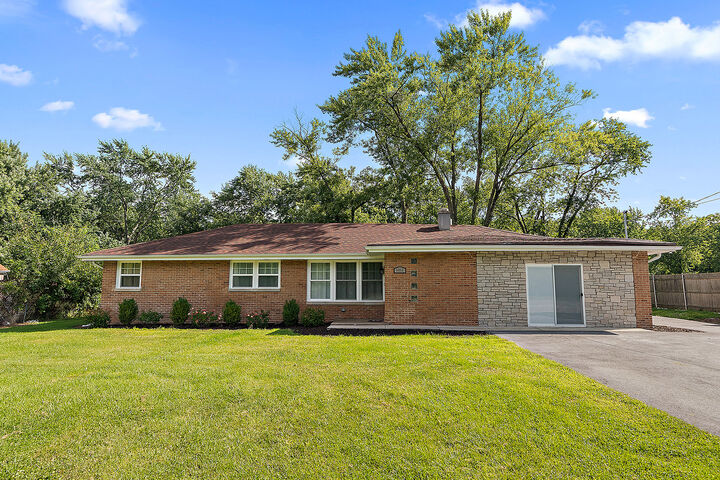 Property Photo: 5813 Midlothian Turnpike IL 60445