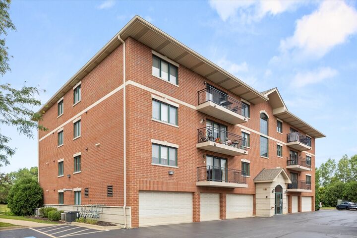 6840 W Winding Trail 204  Oak Forest IL 60452 photo