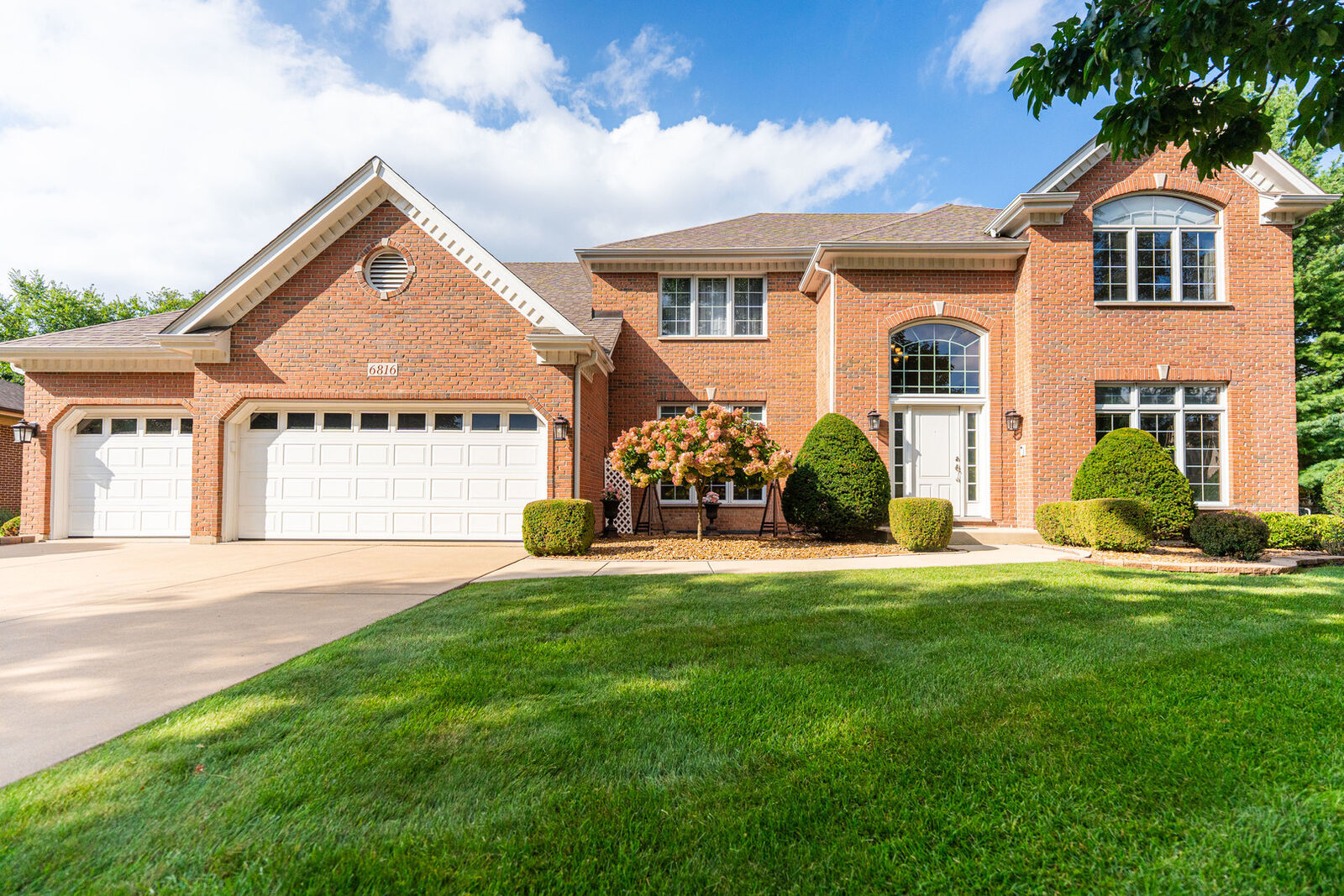 Property Photo:  6816 Bantry Court  IL 60561 