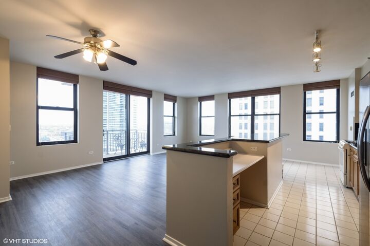 Property Photo: 330 N Jefferson Street 1408 IL 60661