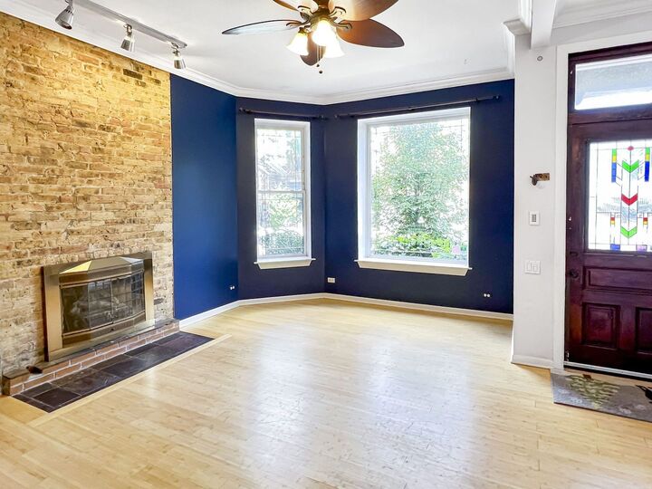 Property Photo: 2649 W Evergreen Avenue 1 IL 60622