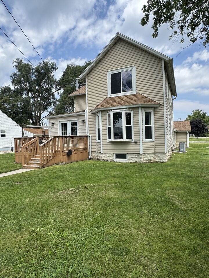 Property Photo: 195 E 2nd Avenue IL 60927