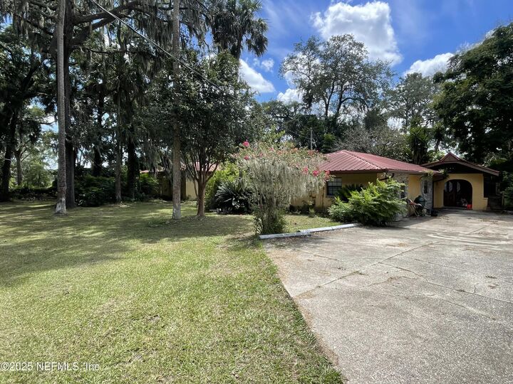 Property Photo: 14162 Pleasant Point Lane FL 32225