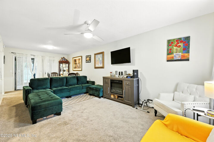 Property Photo: 504 Kettering Way FL 32073