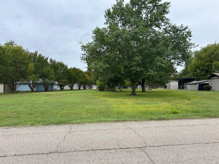 Property Photo:  Tbd Oak Leaf Trail  TX 75472 