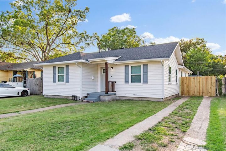 Property Photo:  909 NE 17th Street  TX 75050 
