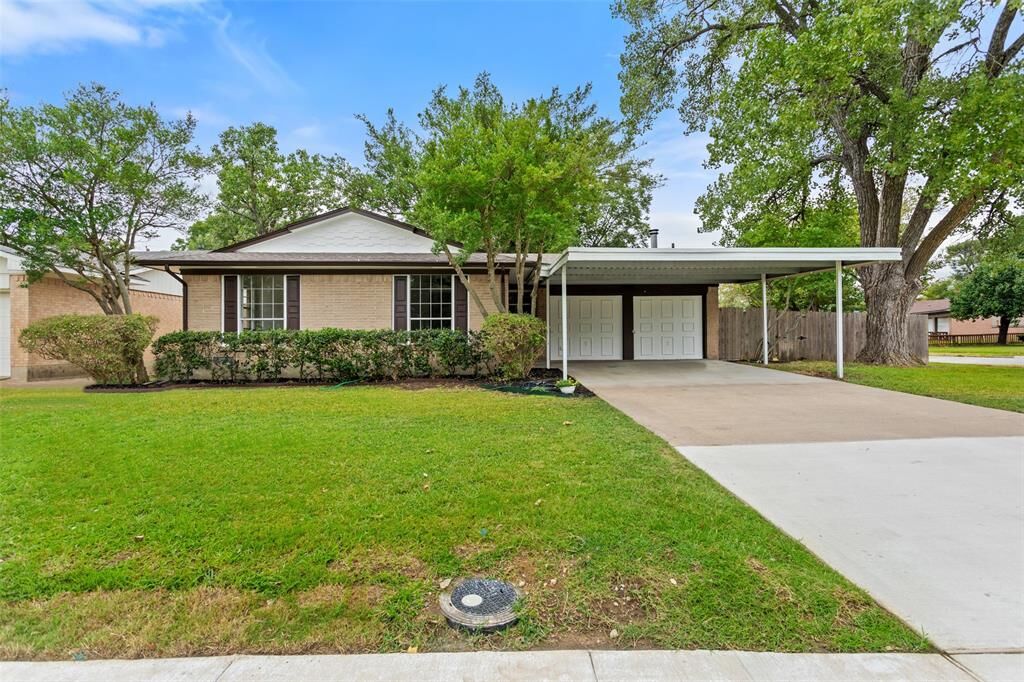 Property Photo:  1837 South Parkway  TX 75149 