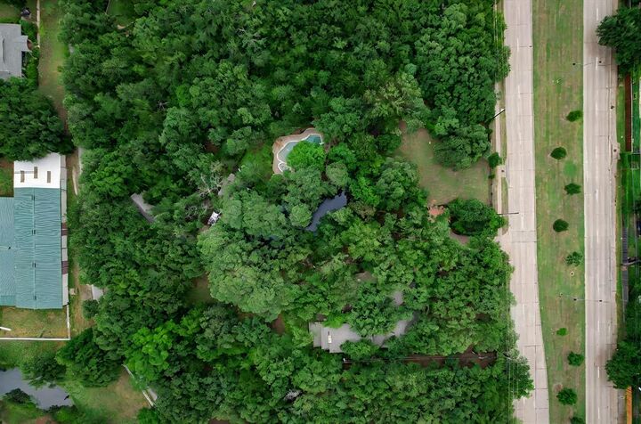 Property Photo: 2715 Green Oaks Boulevard TX 76017