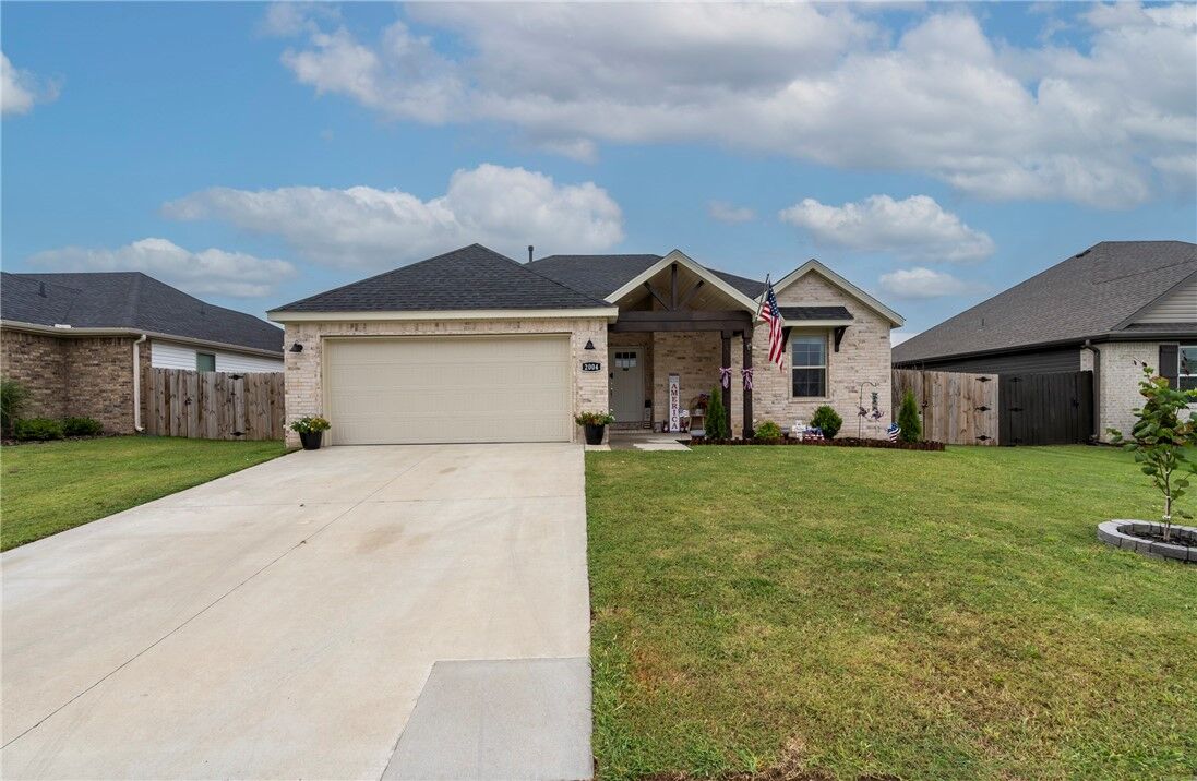 Property Photo: 2004 E Hudson Drive AR 72761