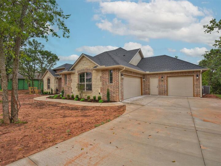 Property Photo:  8101 Longbow Drive  OK 73044 