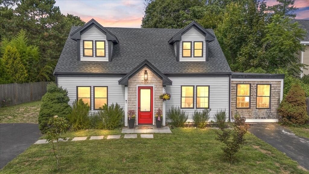 Property Photo:  4 Hanover Street  MA 01951 