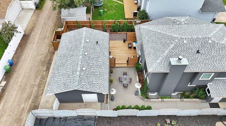 Property Photo: 167 Douglas Avenue AB T4R 2G5