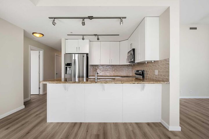 Property Photo: 1410 1 Street SE 2104 AB T2G 5T7