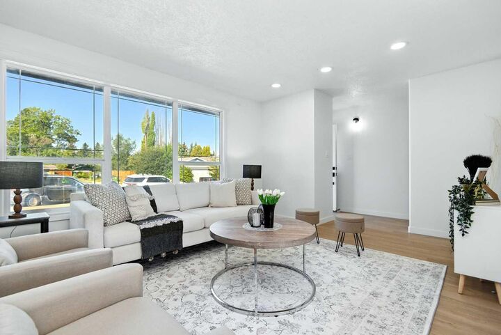 Property Photo: 3 Stanhope Avenue AB T4N 0B7