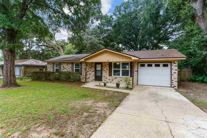 Property Photo: 678 Deedra Ave FL 32514