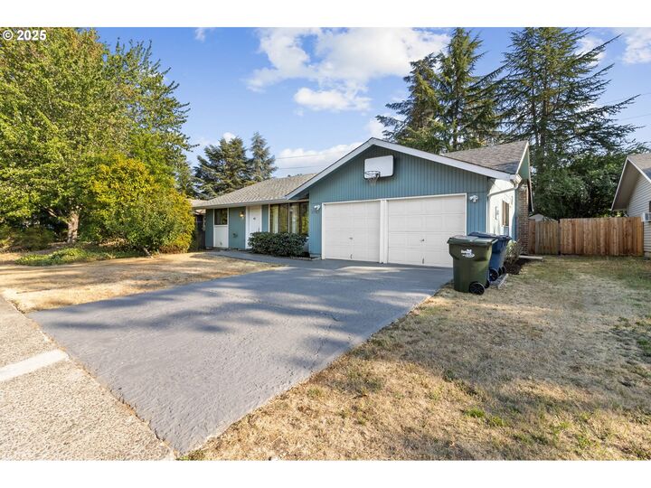 Property Photo: 3702 Peppertree Dr OR 97402
