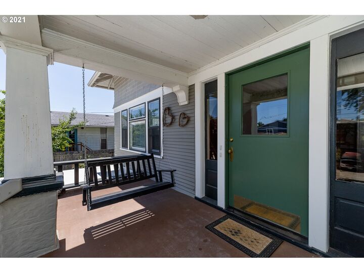 Property Photo:  3123 SE 31st Ave  OR 97202 