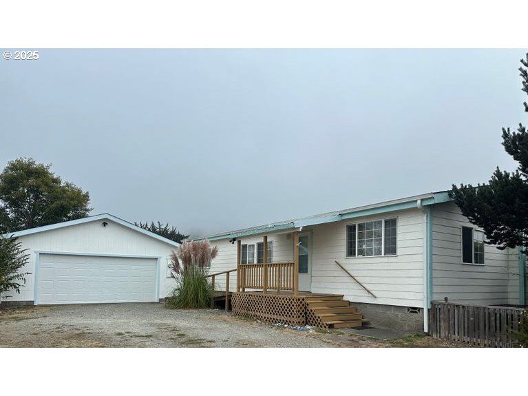 Property Photo:  97993 W Benham Ln  OR 97415