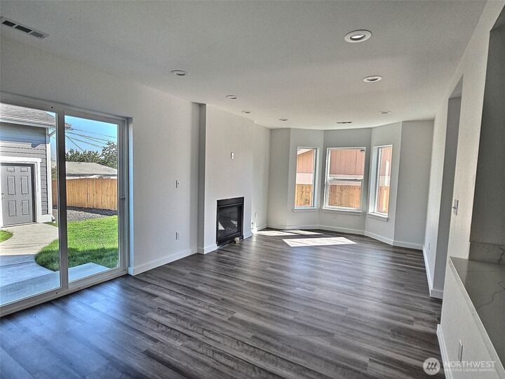 Property Photo: 408 410 E 4th St WA 98857
