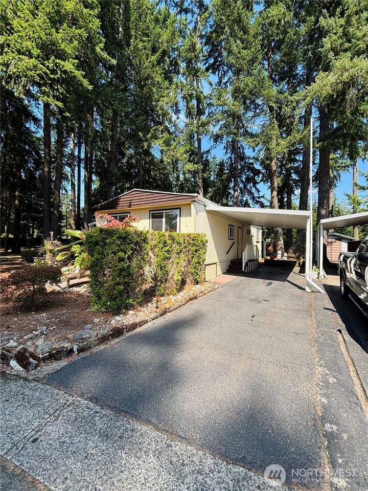 Property Photo:  18425 NE 95th Street 8  WA 98052 
