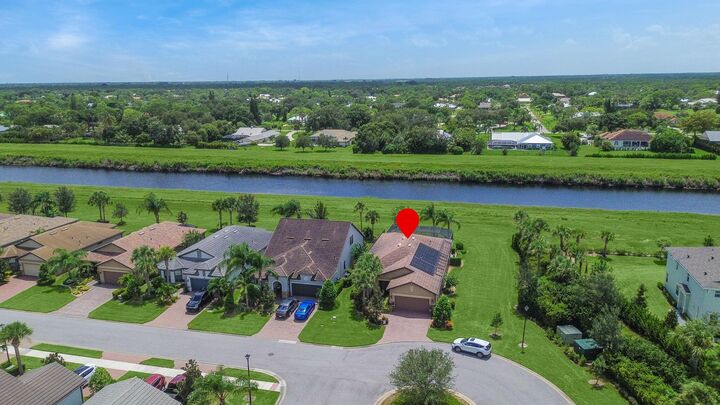 Property Photo:  844 SE Villandry Way  FL 34984 