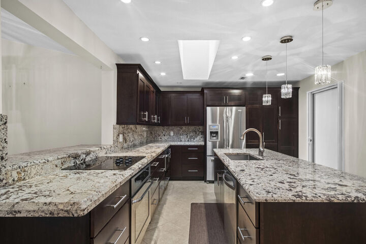 Property Photo: 5281 Bolero Circle FL 33484